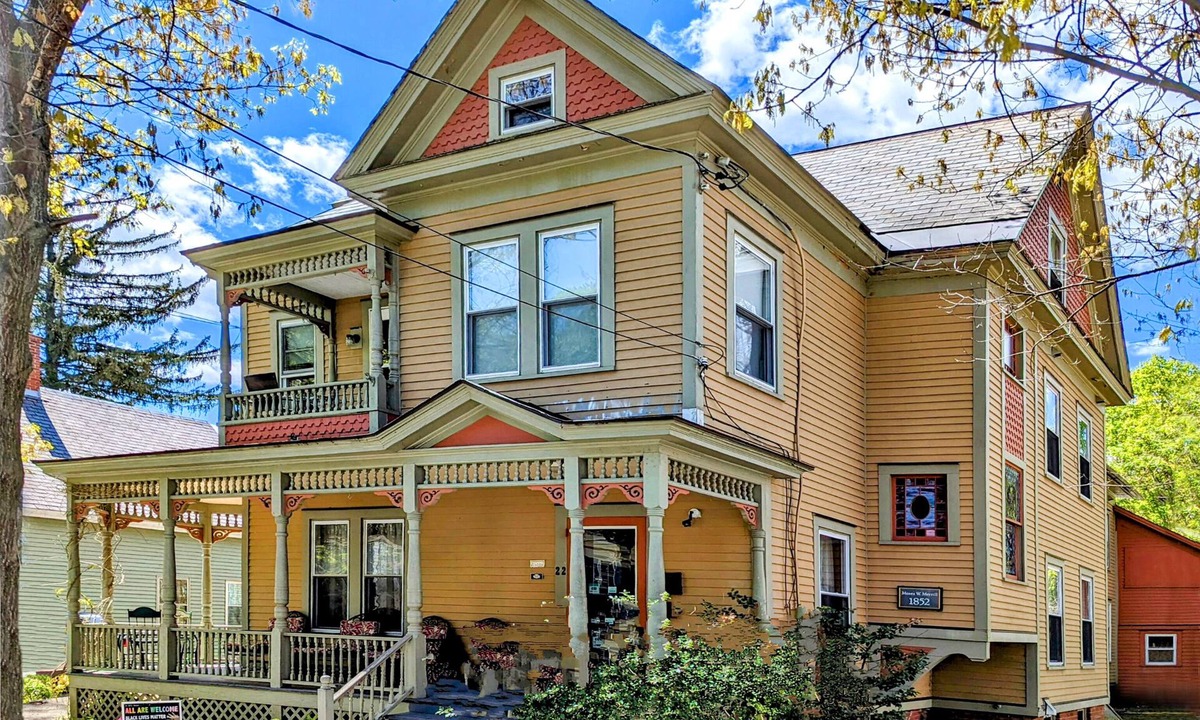 Shelburne Falls House | Blooming Inn