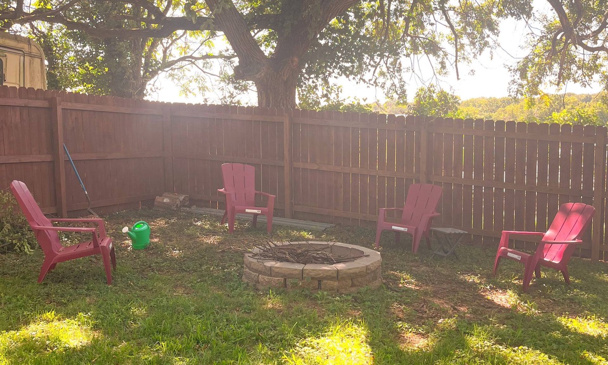 West Central House | Boho 2 Bed 2 Bath w/Deck & Fire Pit - 4 Mins to Downtown - Kid & Dog Friendly