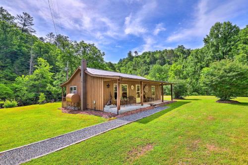Marshall House | Bonfires & BBQs! Creekside Retreat in Marshall