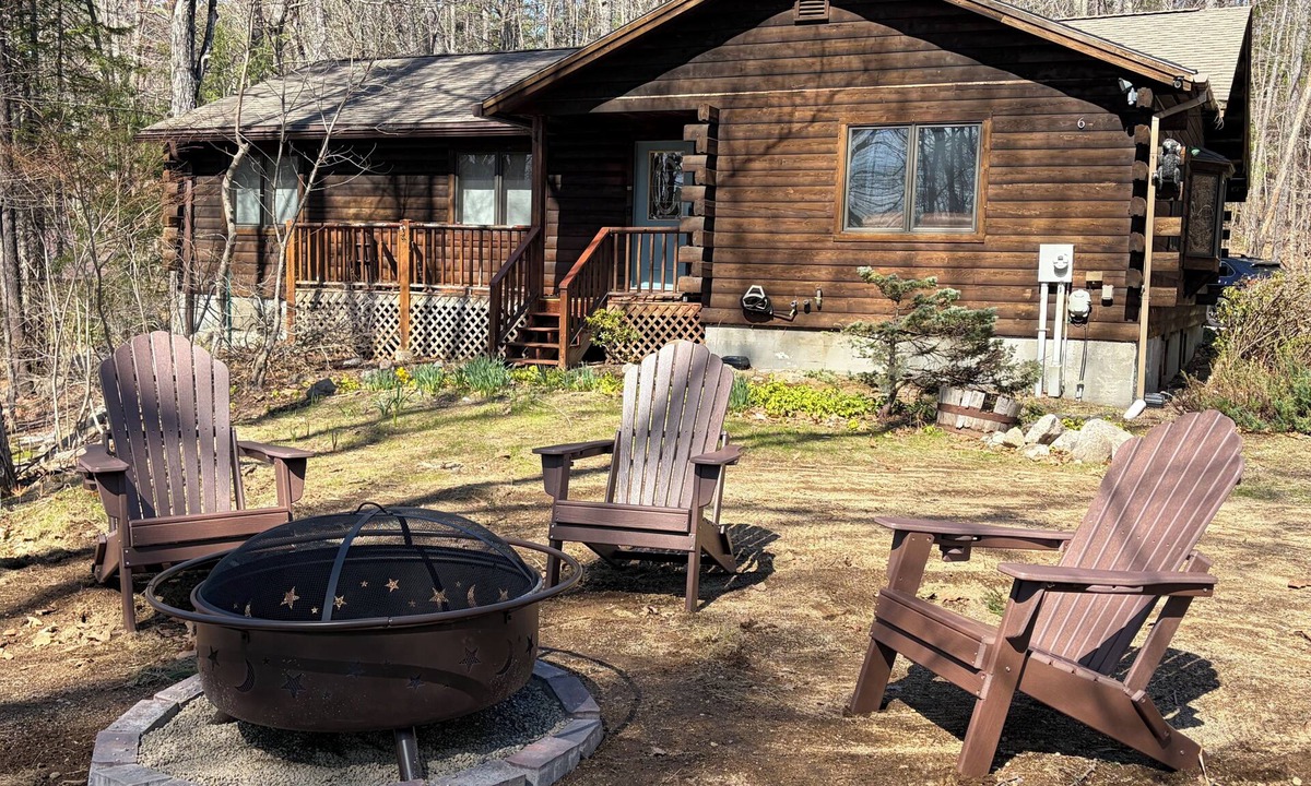 Denmark Cabin | Boone’s Cabin at Moose Pond - Easy Lake, Hiking and Ski Access