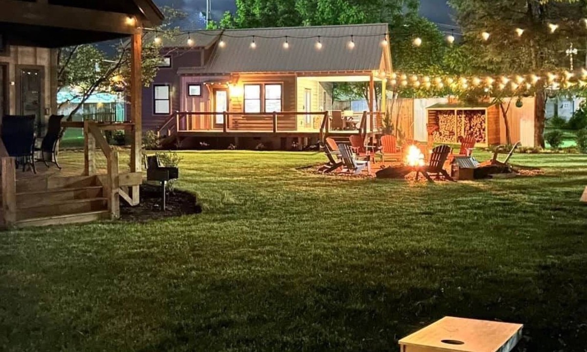 Waynesville House | Boutique Tiny Home - River, Fire Pit, Walkable