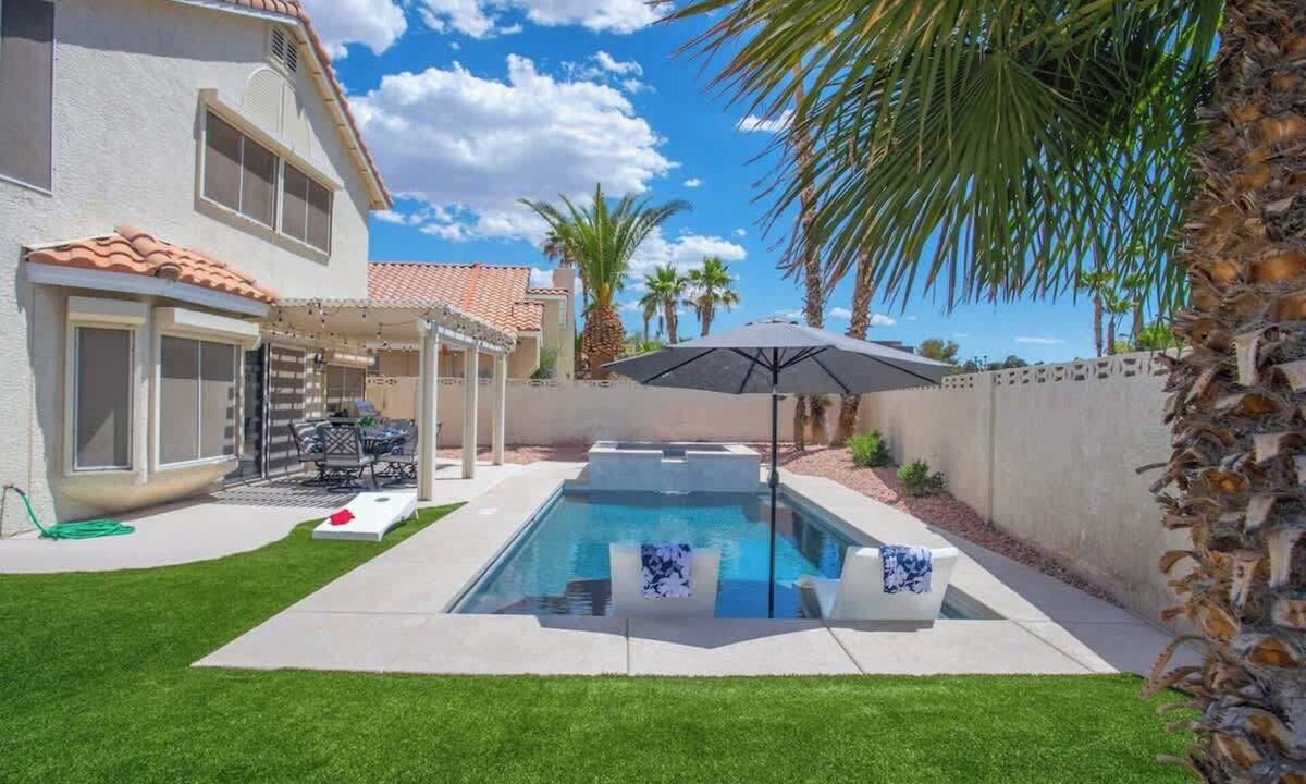 Green Valley House | ❤ BRAND NEW POOL, Clean 4BR/3BA Modern Chic Home ❤
