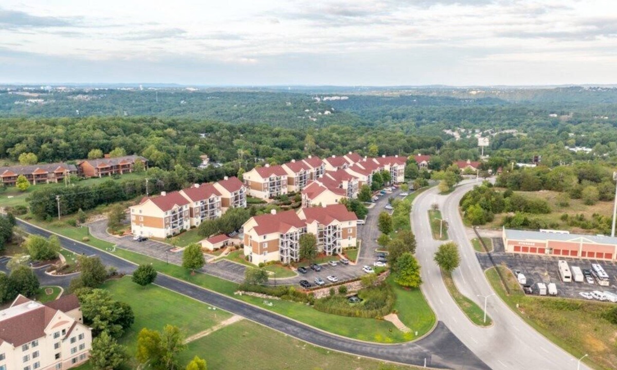 Table Rock Condo | Branson | Pool & Mountains | Ozark Nature Stay