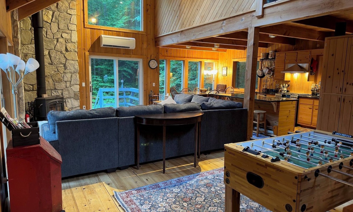 Hancock House | Breathtaking Post & Beam minutes from Jiminy Peak, Williamstown, Lenox & hiking