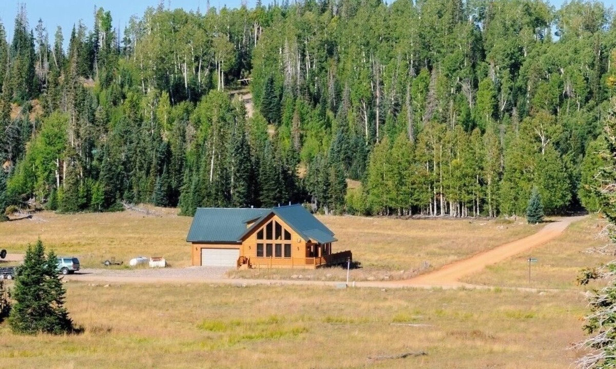 Brian Head Cabin | Brian Head Ski Ranch minutes to Ski Slopes-3/3bath