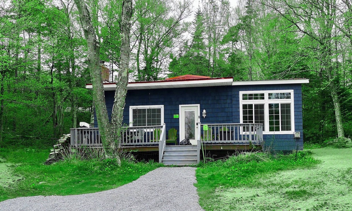 Woodford Cottage | Bright airy cottage with lakeview in Woodford Vt - perfect vacation getaway