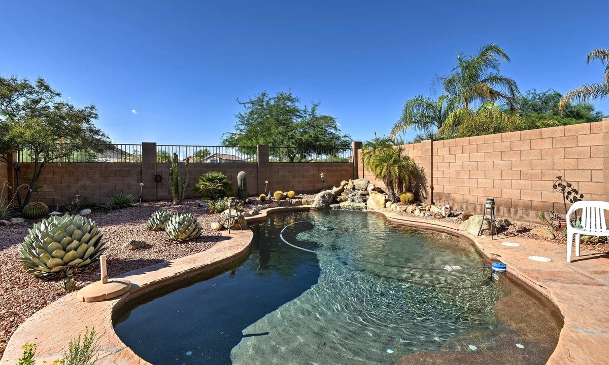 Mountaingate North House | Bright Central Phoenix Luxury Home w/Grill & Patio