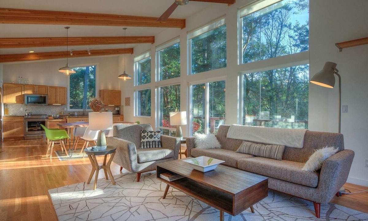 Eastsound House | Bright, Contemporary, Private, Walk to Shops, Cafe and Beaches