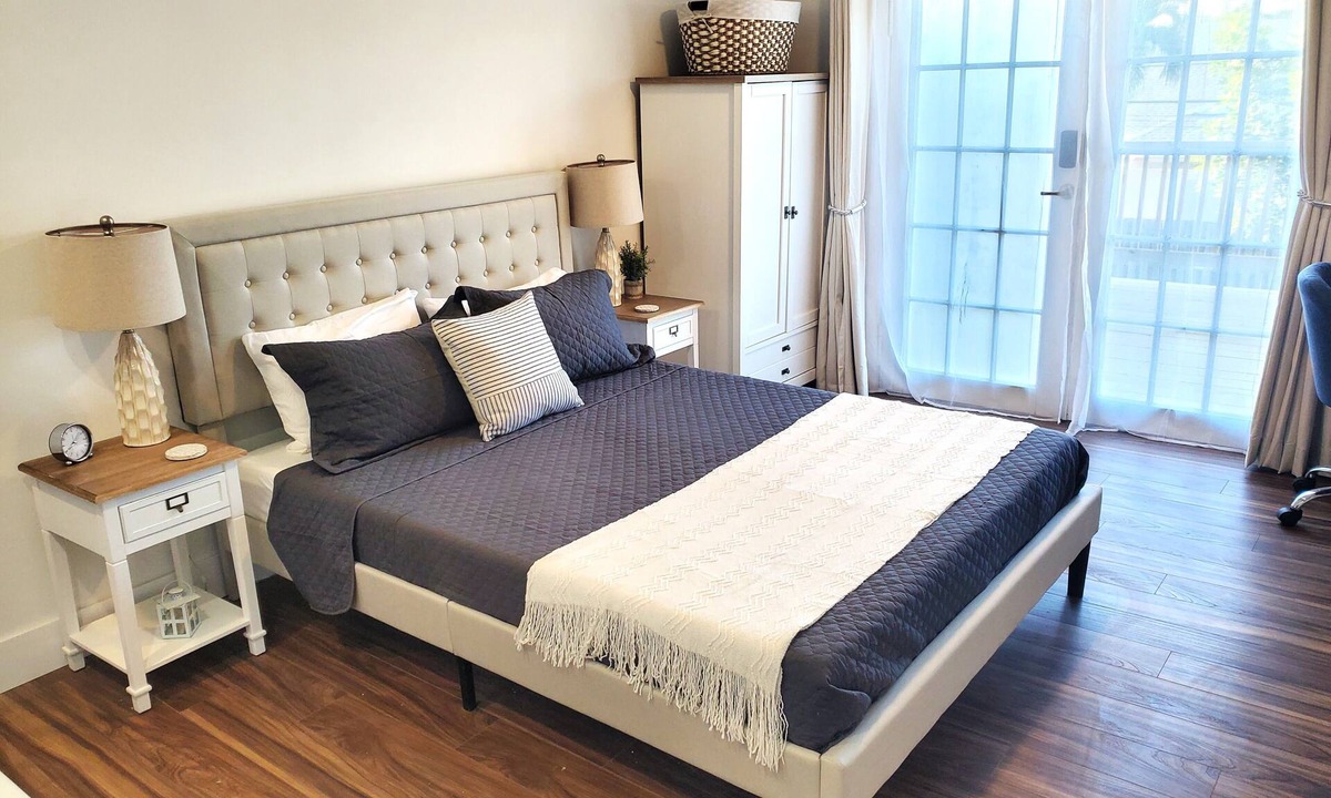 Jog Road Apartment | Bright & Cozy Studio Near Downtown Delray Beach