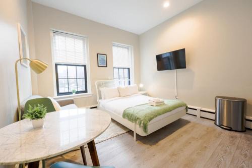 Prudential - St. Botolph Apartment | Bright Modern Studio in the South End
