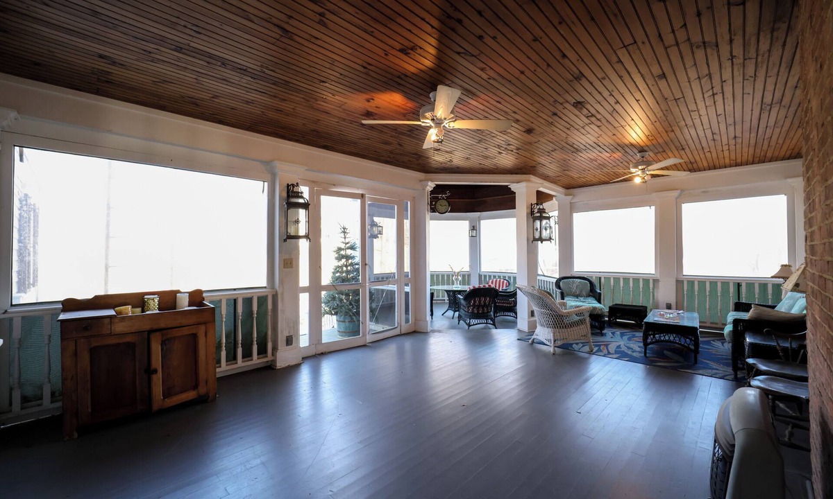Brinckerhoff Hotel | Brinckerhoff Inn