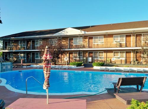 Riverside Hotel | Budget Host East End Riverhead