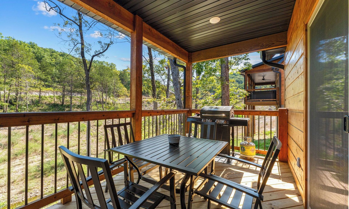 Branson Cabin | Cabin Near Thunder Ridge with Private Hot Tub, Community Indoor Pool & Free Attraction Tickets