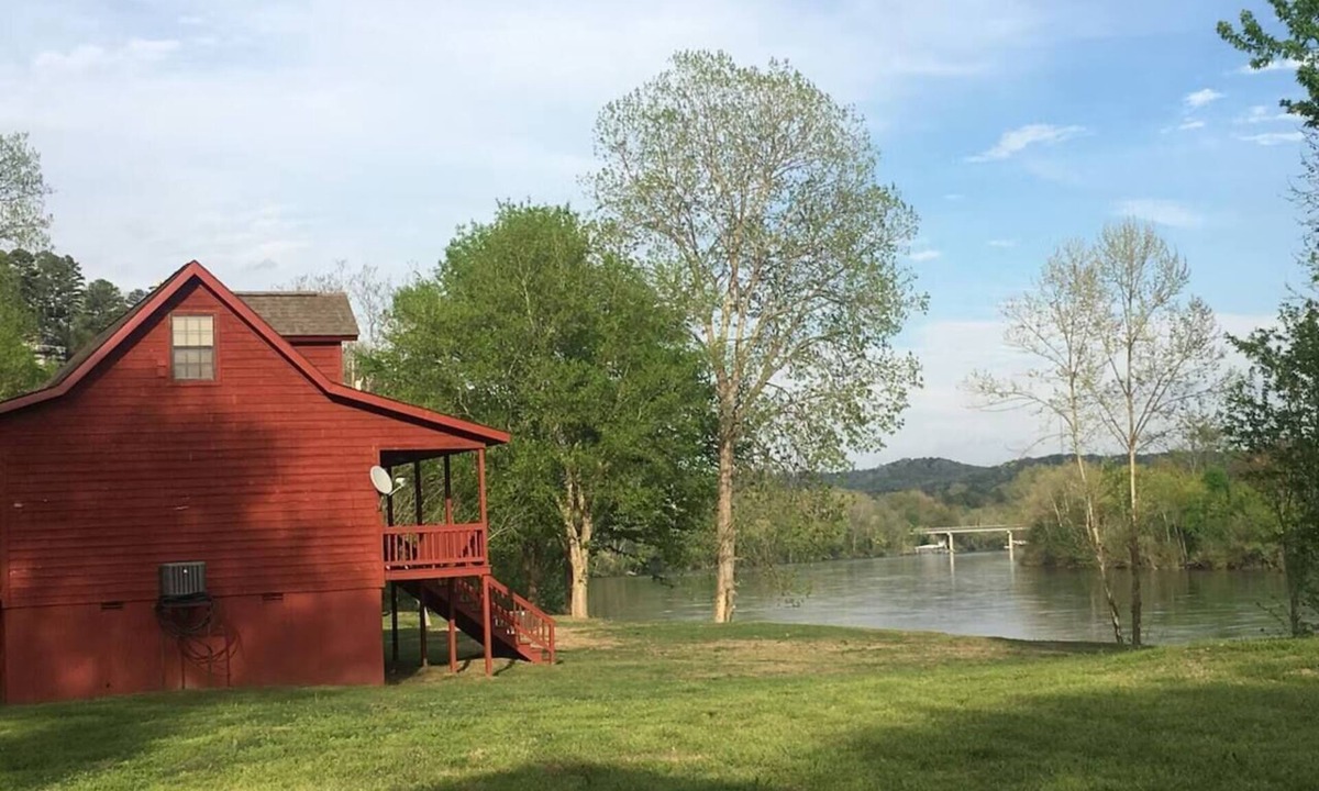 Calico Rock Cabin | Cabin on the White River - Record size trout!