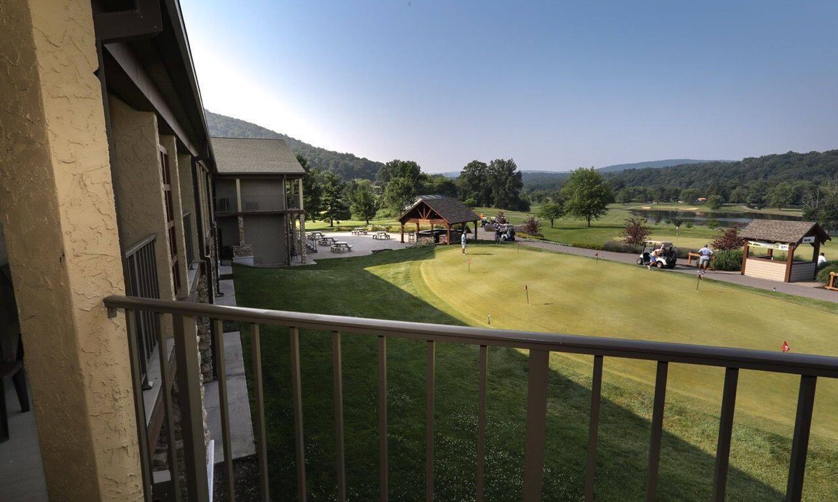 Fairfield Hotel | Carroll Valley Escape | King Room w/Golf Views