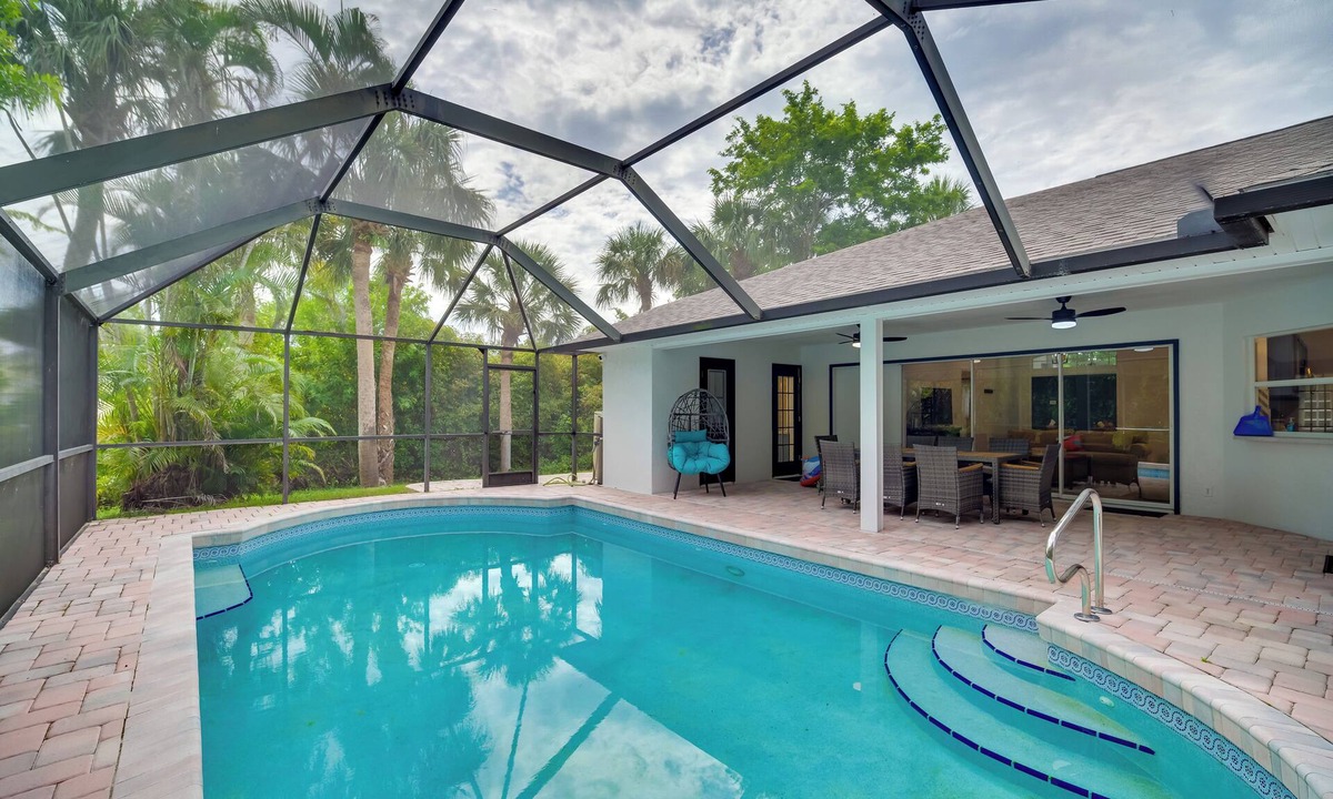 Sebastian Highlands Cottage | 'casa Blanco' Escape w/Fire Pit in Sebastian!
