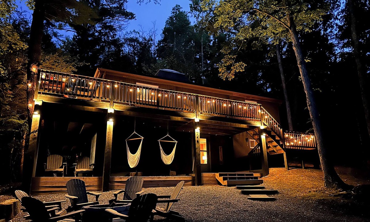Mount Jackson Cabin | CasaSOL! Unique, Trendy & Stylish Cabana w/Fireplace, Skylight & Deck at Bryce