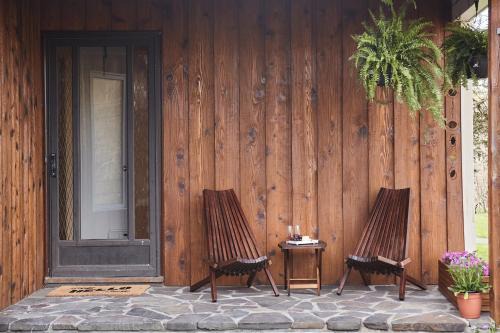 Saugerties House | Catskills Retro Retreat- Upstate Home w Hot Tub