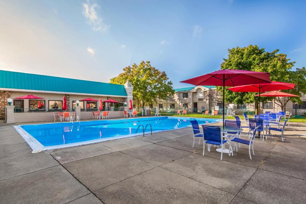Ithaca Hotel | Cayuga Blu