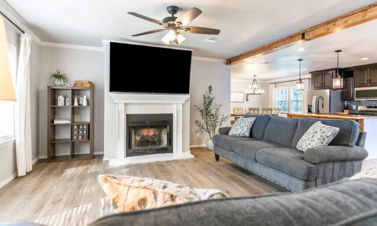 Oklahoma County House | Cedar Ridge/Fire Pit Deck 4BR Cabin Feel
