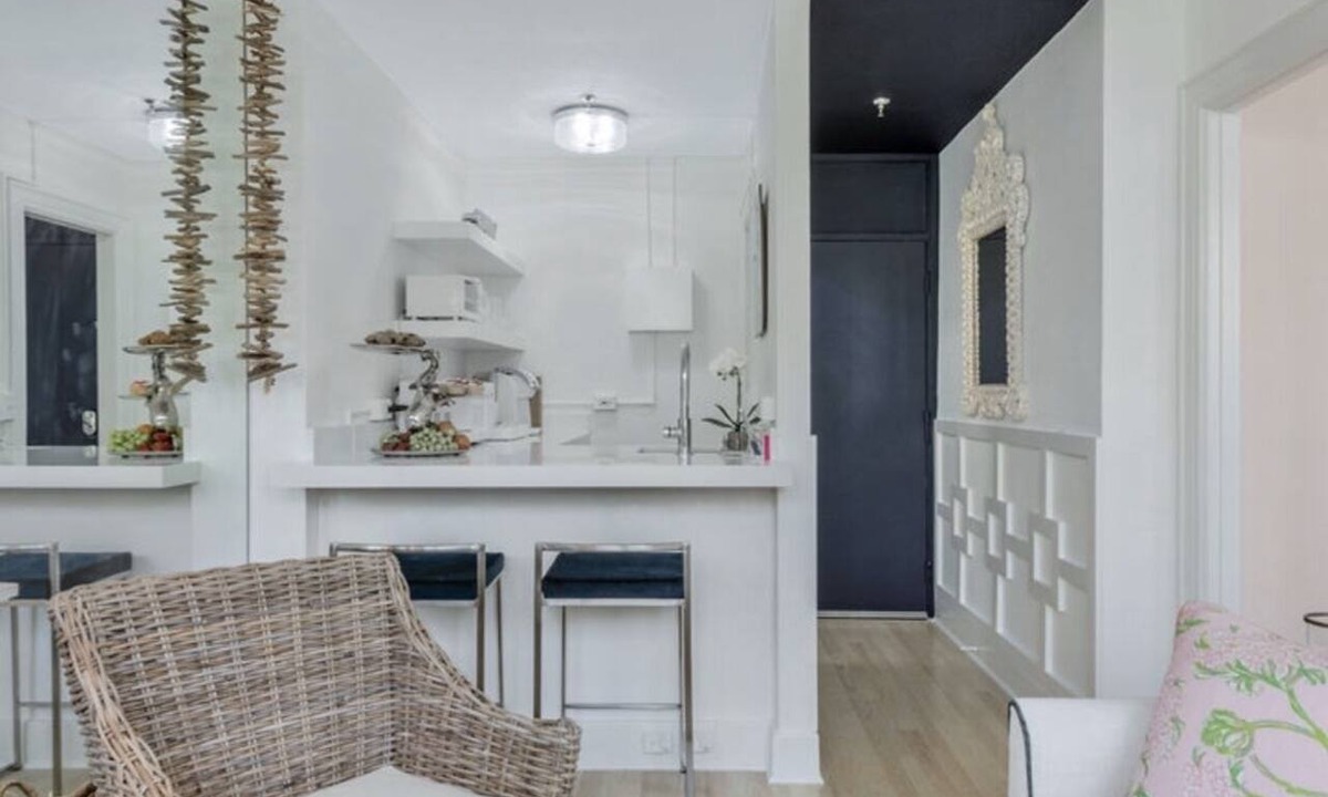 Palm Beach Apartment | center PalmBch/1BR King/poolview/free parking/private Wi-Fi/walkable