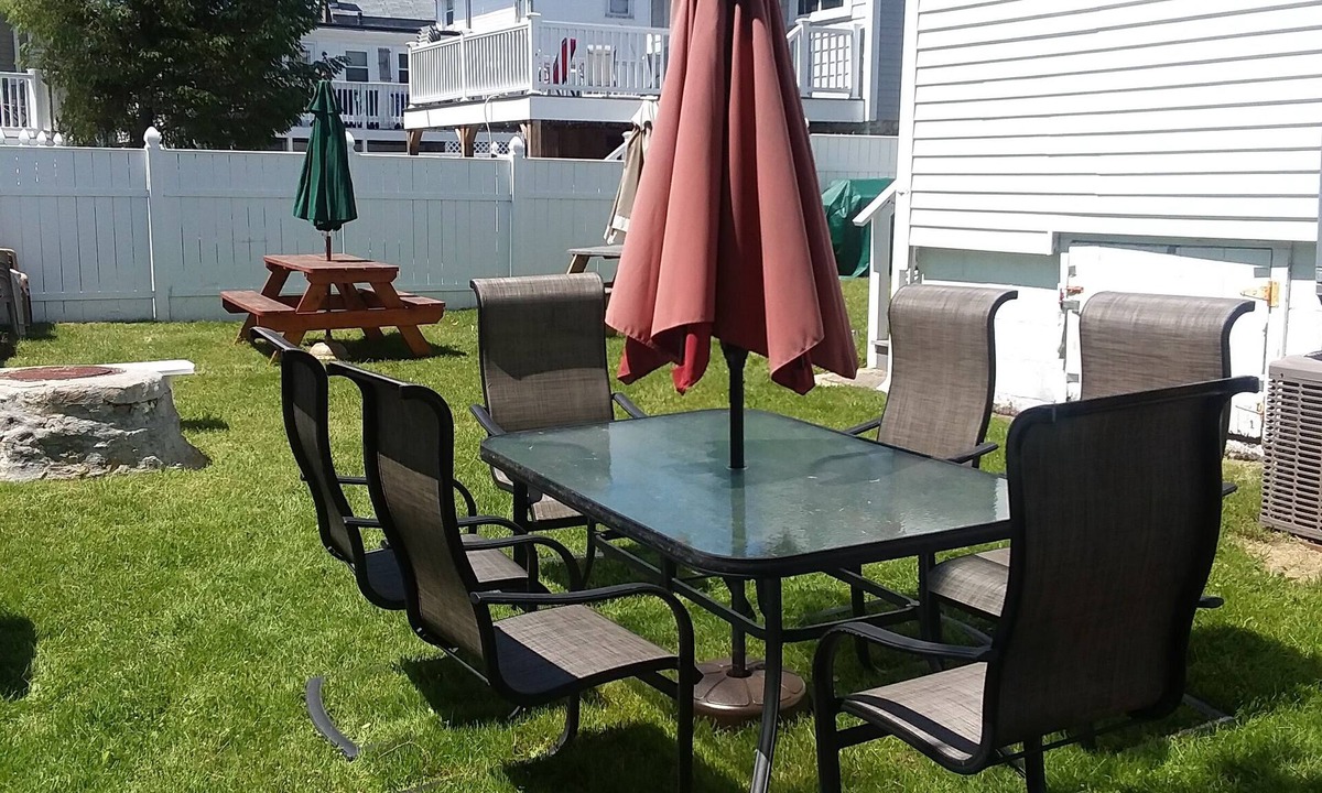 Hampton Cottage | Central AC, child safe fenced in yard, 3 minutes to the beach. NO CLEANING FEE