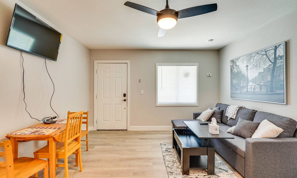 Townsite House | Central Henderson Retreat Near Dining + Lake Mead!