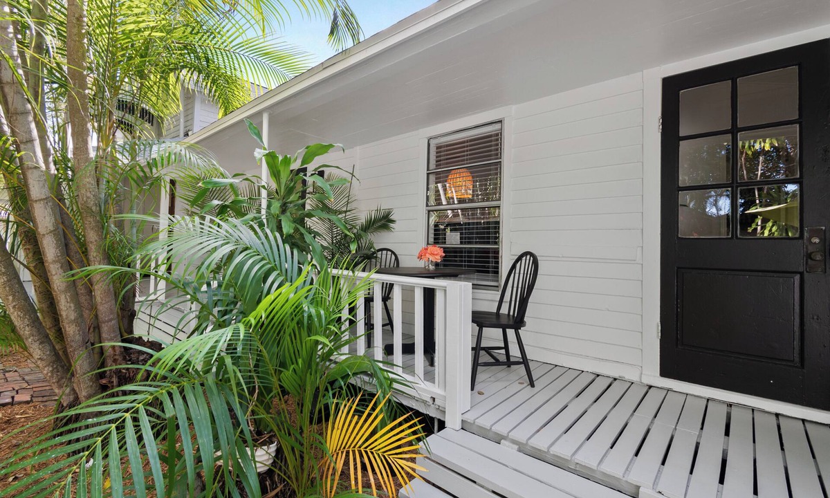West Palm Beach Cottage | Charming 1-bedroom cottage in a Tropical Setting in West Palm Beach