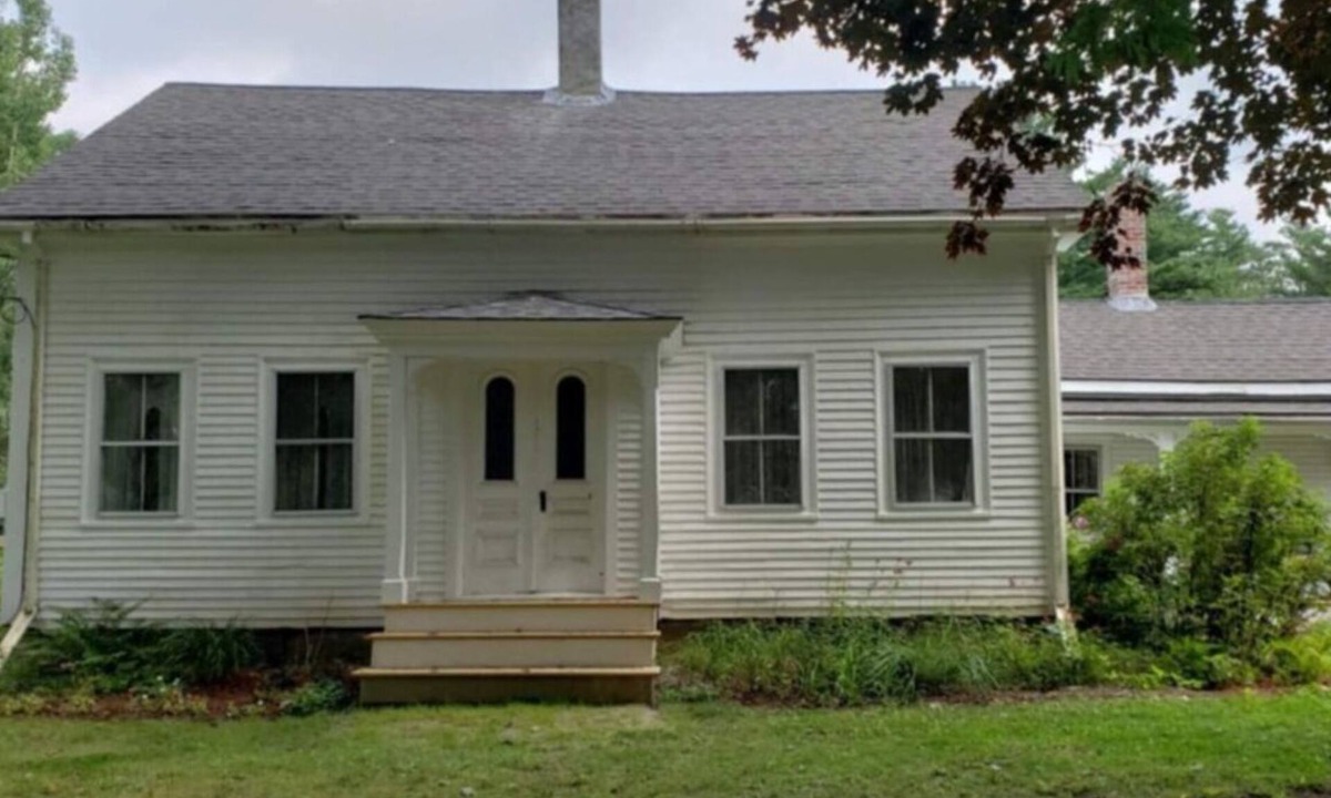 Milbridge House | Charming 3-bedroom farmhouse in Pleasant Milbridge with WiFi