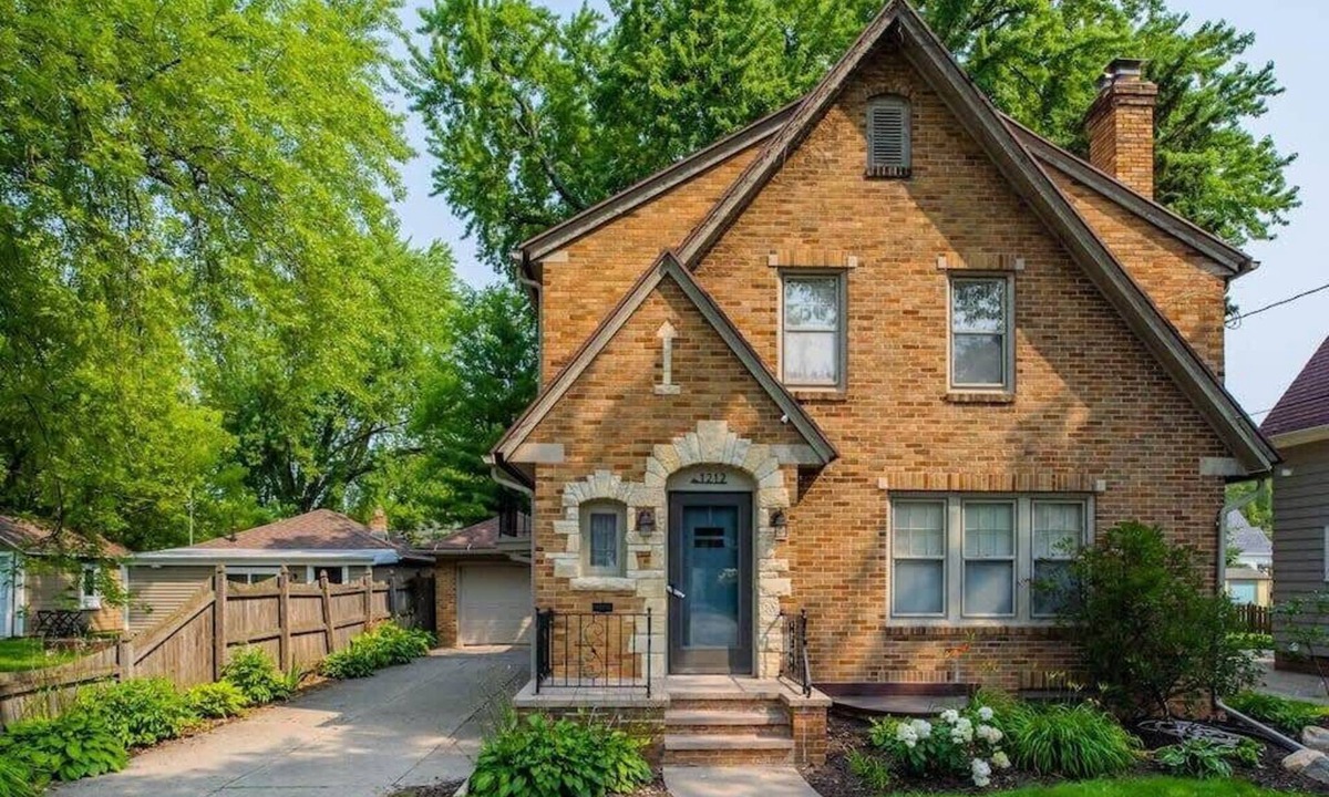 Appleton House | Charming Brick Home w/Fenced Yard Near Downtown