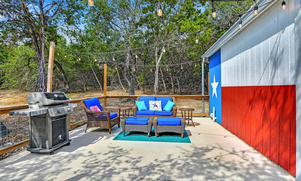 Bulverde House | Charming Bulverde Farmhouse | Near San Antonio, Patio, BBQ, Hill Views