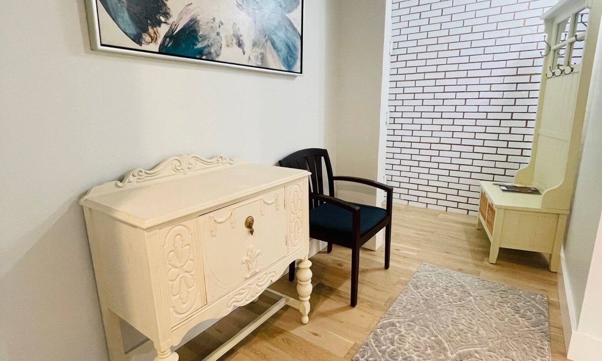 Harper's Choice Condo | Charming Cozy Modern 2-Bedroom condo