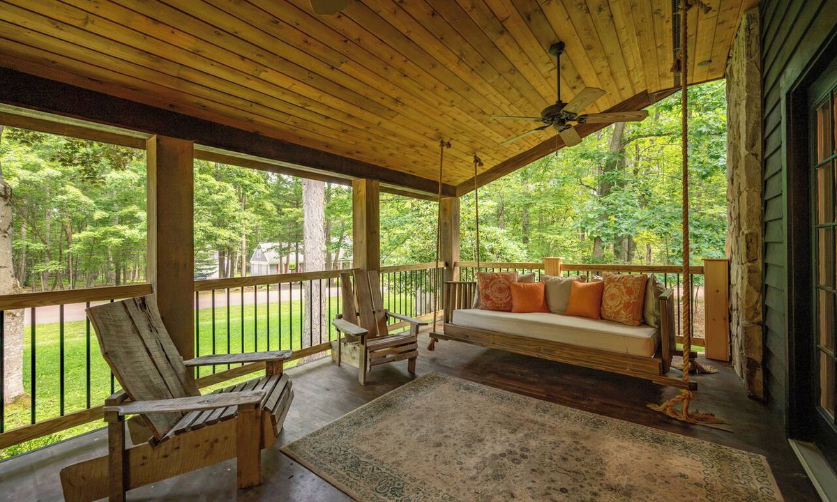 Blakeslee House | Charming Dog Friendly Cottage w/Modern Touches