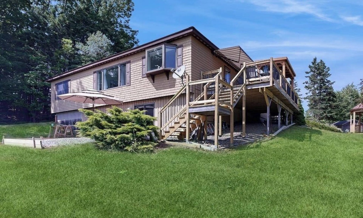 Gouldsboro House | Charming Lakefront House with Outdoor Firepit, Washer/Dryer and Wifi