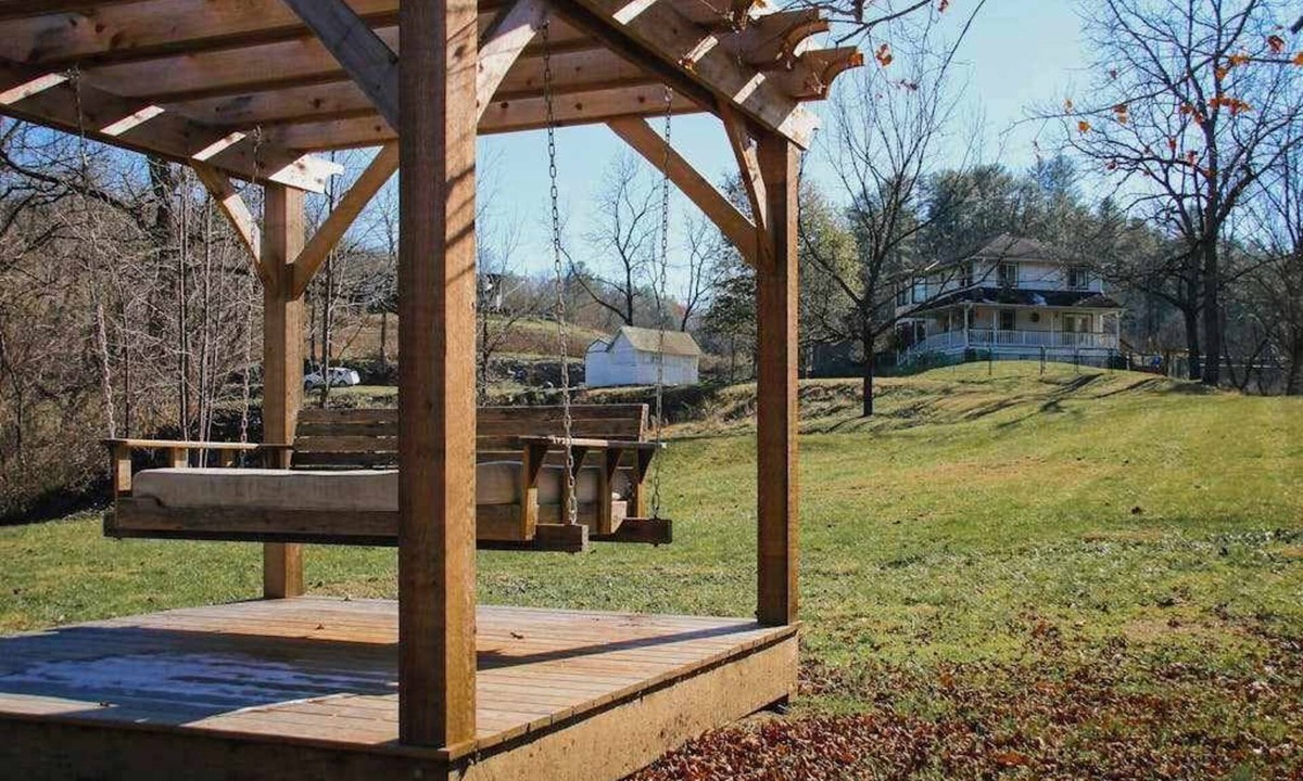 Marshall House | Charming Riverfront House with Full Kitchen, Wifi, and Central AC | Dog-Friendly