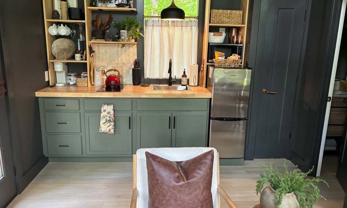 Chickamauga Lake Cottage | Charming studio in the forest, fully equipped, 4.4 miles from Hiwassee River.