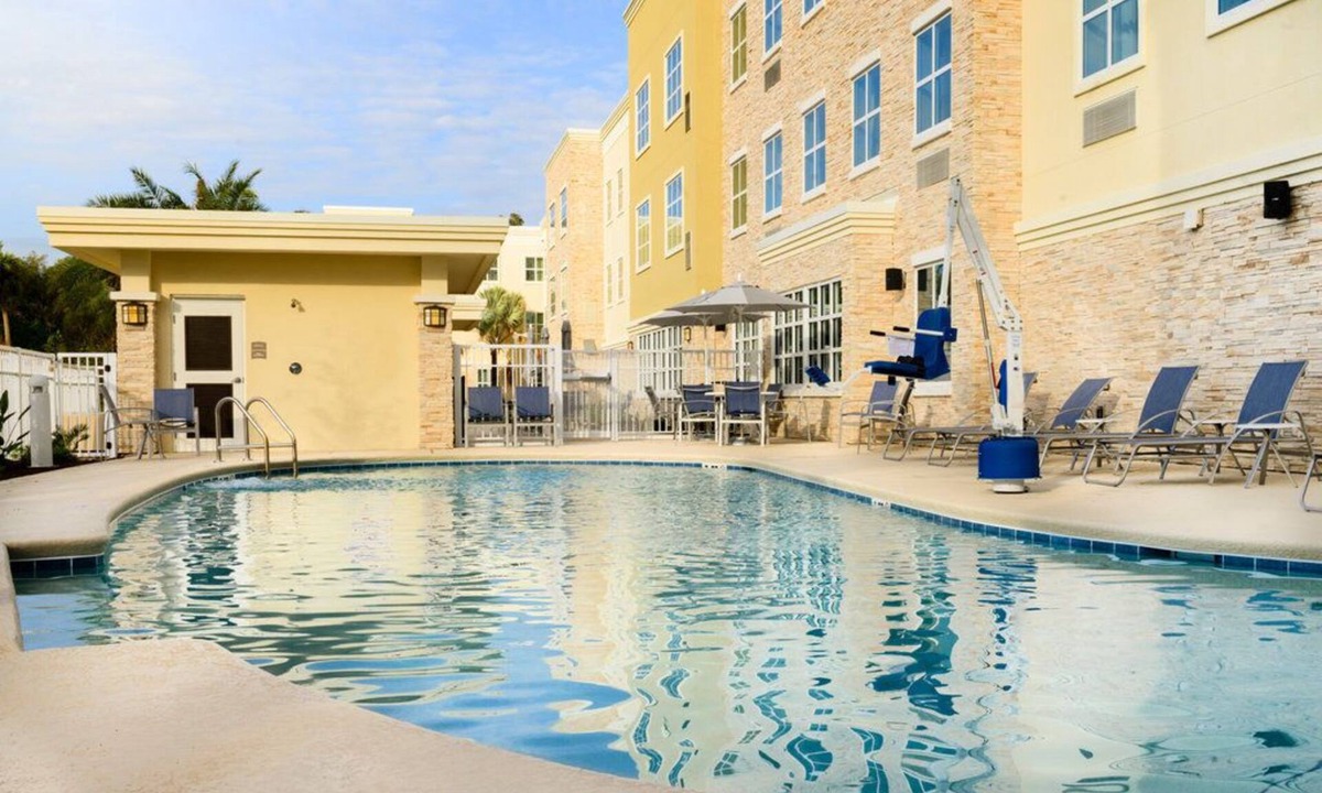 Vero Beach South Apartment | Chic 1BR Suite w/Kitchen | Pool + Free Breakfast