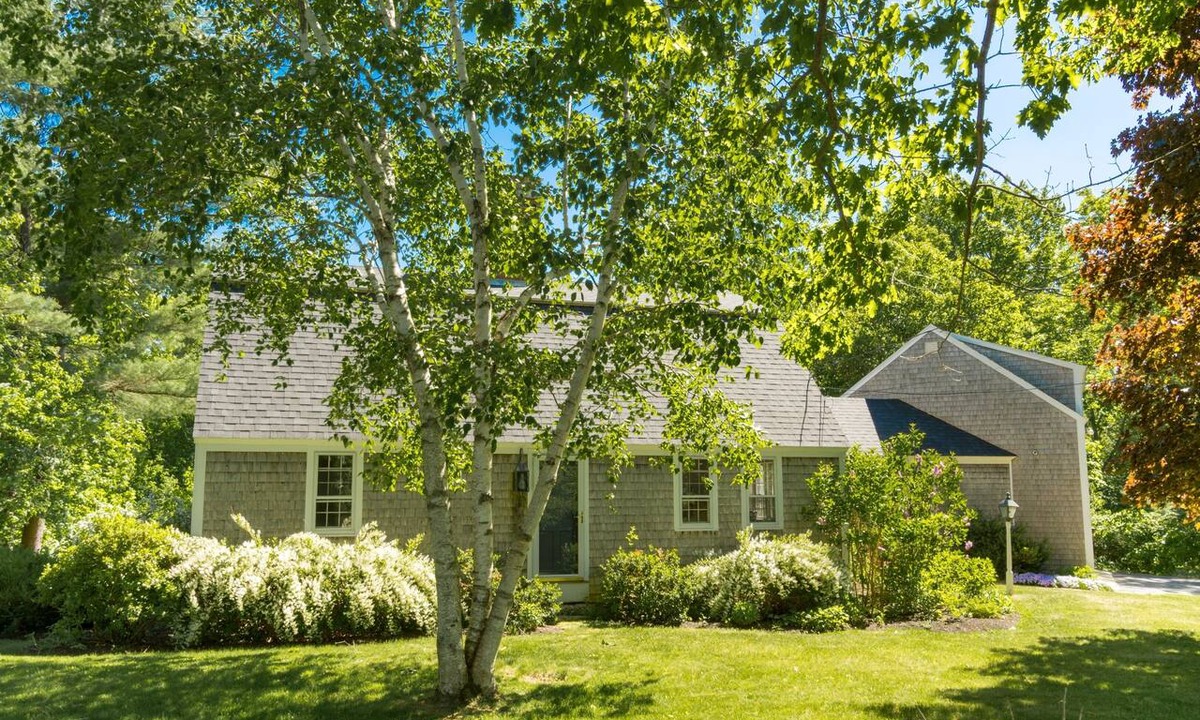 South Eliot House | Classic Maine: Gardens, Harbors, Farms, and Beaches in a Peaceful Garden Setting