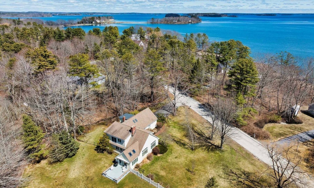 Yarmouth House | Coastal Escape on Cousins Island in Yarmouth, Maine