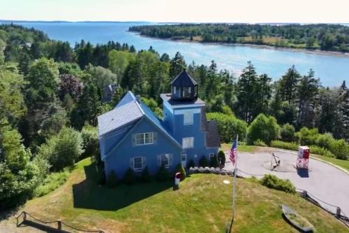 West Tremont House | Coastal Lighthouse Retreat 4Mi to Acadia Trails