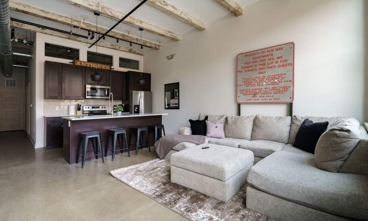 Italian Village Apartment | Columbus Electric Factory Flat - Short North