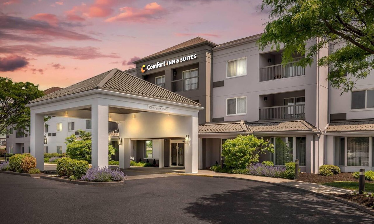 Bethlehem Hotel | Comfort Inn & Suites Bethlehem Lehigh Valley Airport