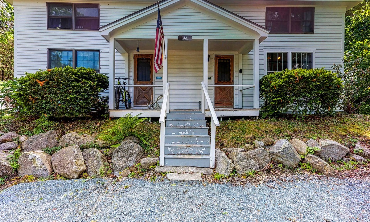 Castine Apartment | Comfortable Castine getaway w/a full kitchen - walk to the waterfront