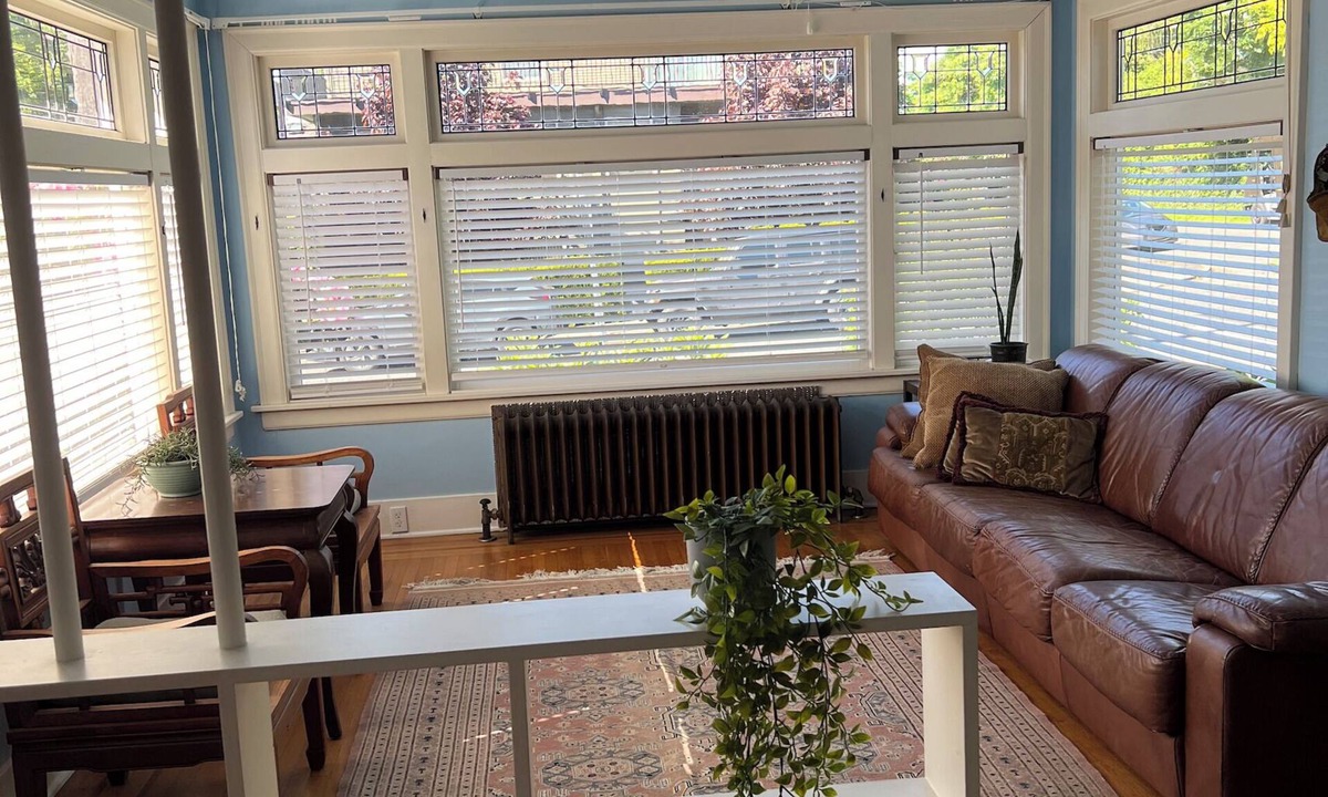 Columbia City House | Convenient location, 2 bedroom. 1.5 bath. Sleep 5. WiFi, AC, parking available.
