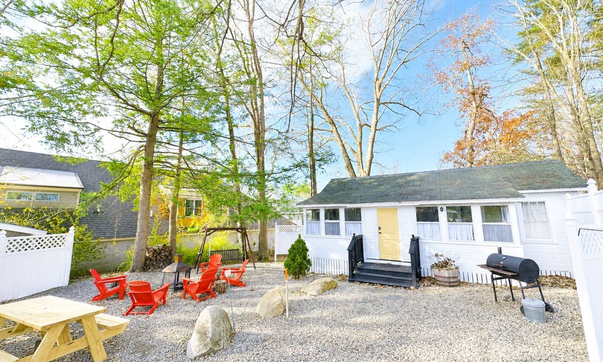 Wolfeboro Cottage | Cottage 8-9 - Year Round - Pet Friendly - Stand Alone 2 Bedroom/2 Bath