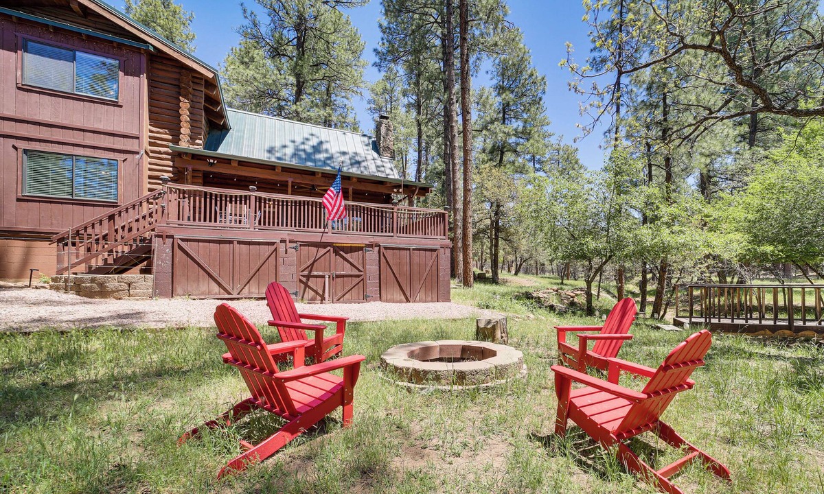 Strawberry Cabin | Covered Deck, Private Acreage: Log Cabin in Pine