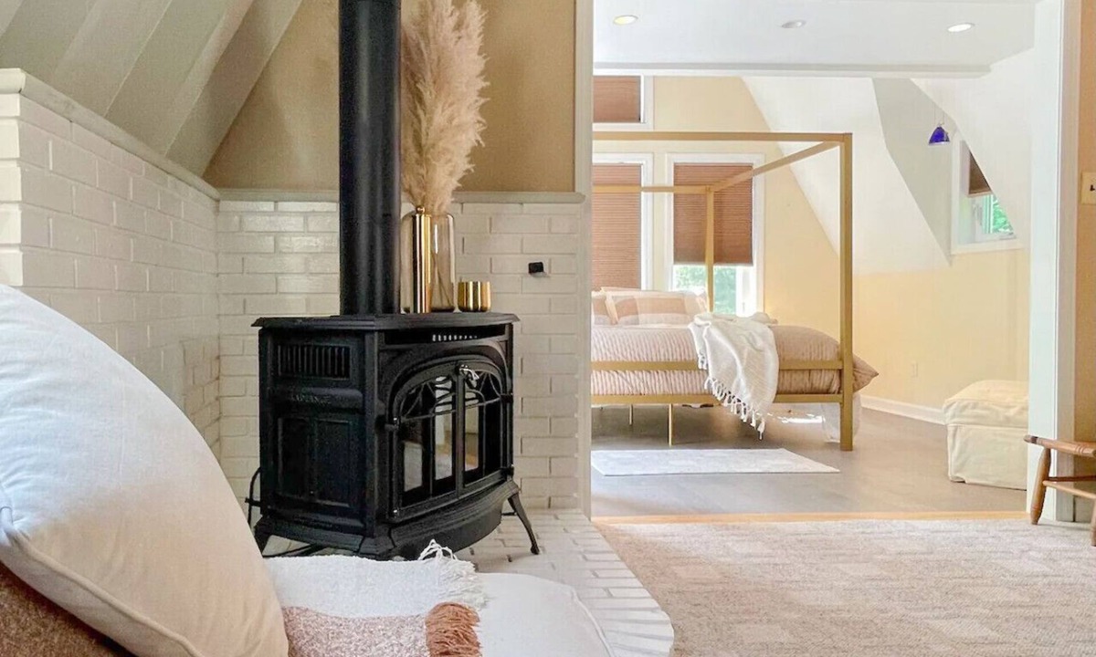 Intervale Ski Chalet | Cozy 1 Bed Chalet w/King Bed & Indoor Fireplace