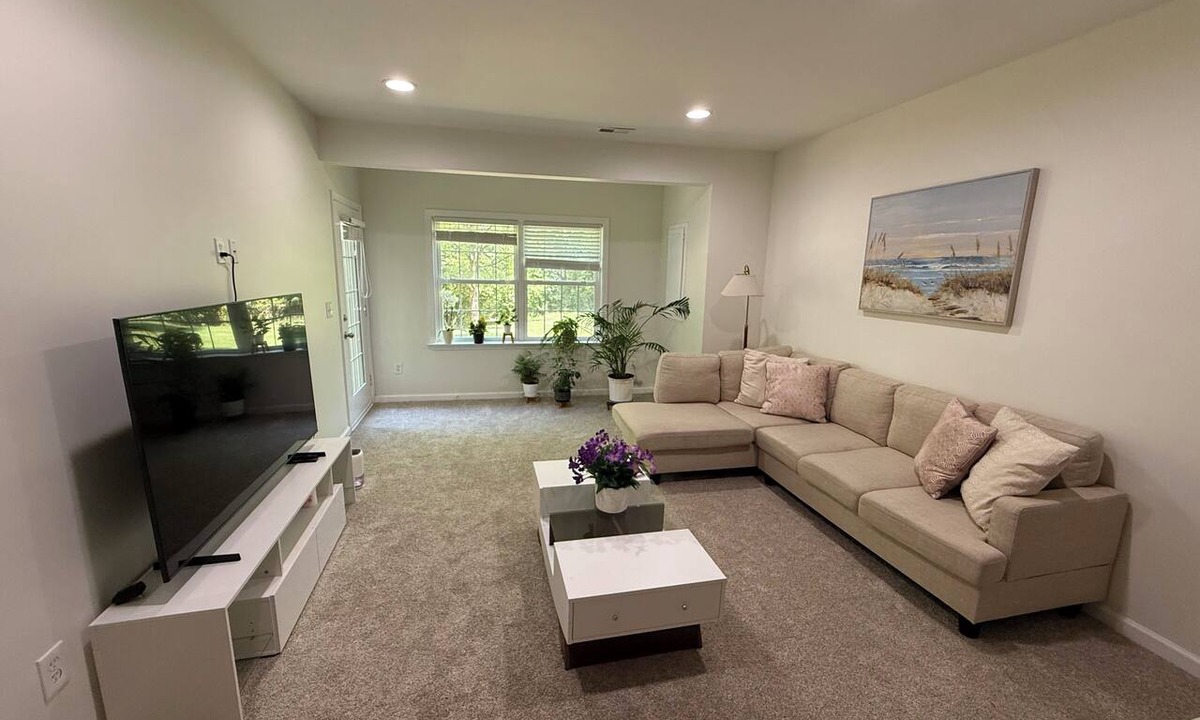 Haymarket House | Cozy 1-Bedroom private Suite-pet friendly