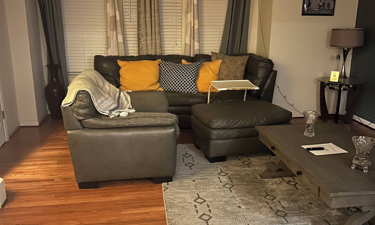 Hedgesville House | Cozy 2-bedroom townhome in delightful Hedgesville with AC and gym access.