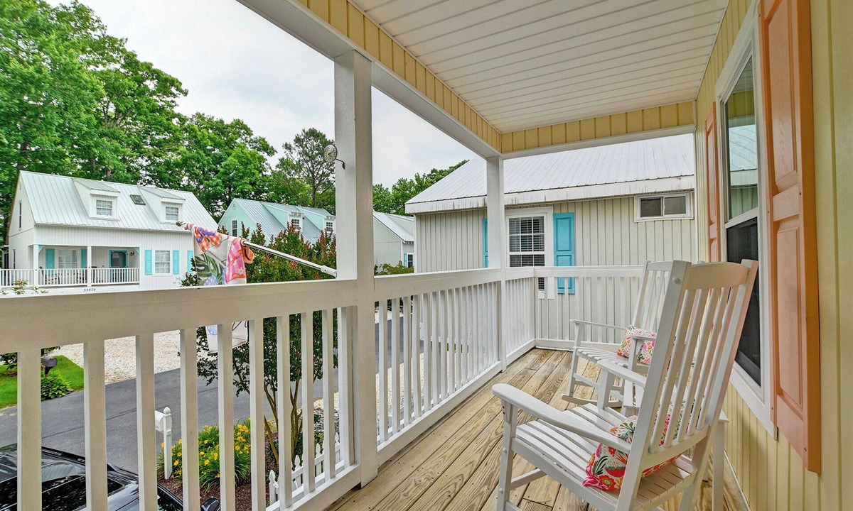 Clearwater Cottage | Cozy 3 Bedroom Cottage located in the Clearwater Community! Dog Friendly, Community Pool, Short Drive to the Beach!